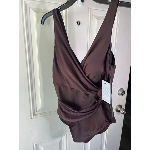 Miraclesuit NWT Illusionists Circe One Piece Swimsuit Size 14 Women’s In Sumatra - Picture 8 of 10